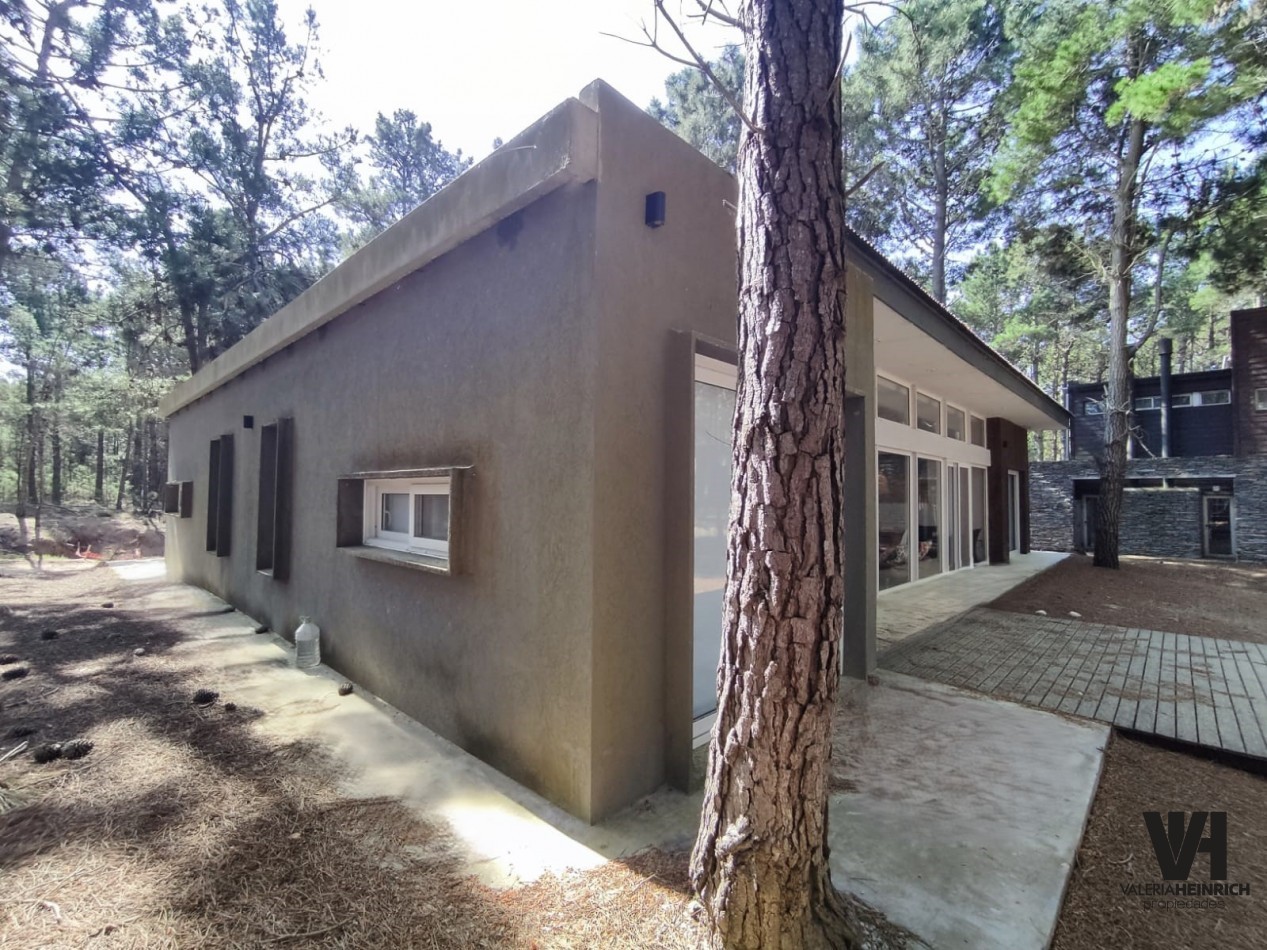 Venta casa Villarobles Pinamar  4 dorm.