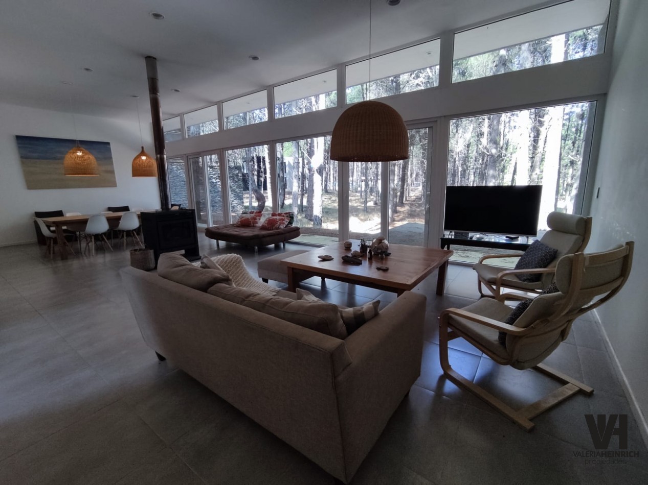 Venta casa Villarobles Pinamar  4 dorm.