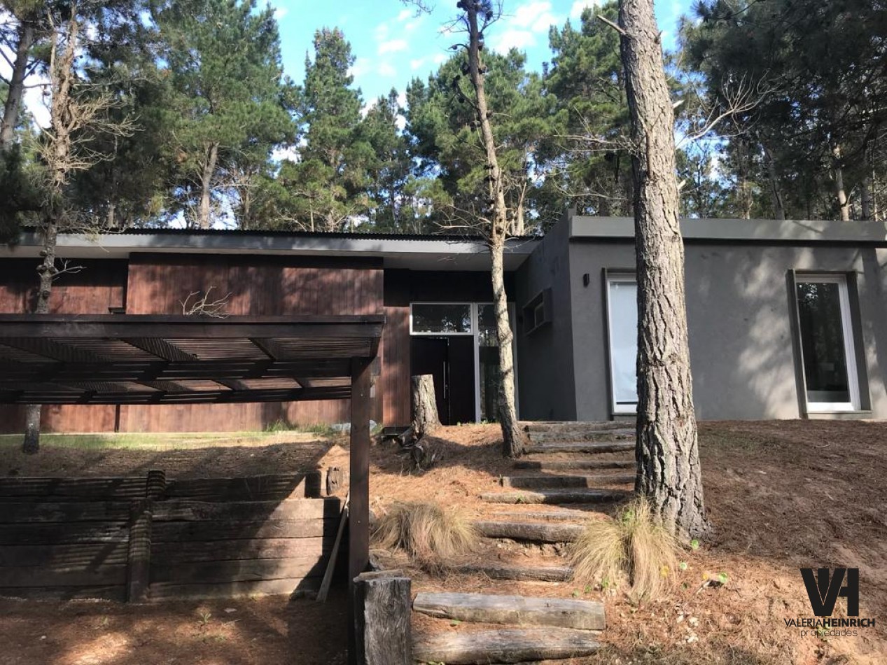 Venta casa Villarobles Pinamar  4 dorm.