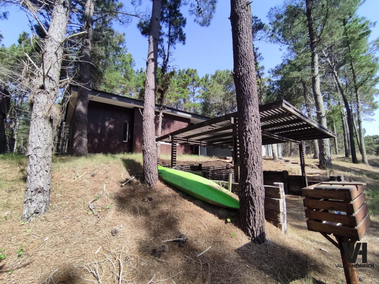 Venta casa Villarobles Pinamar  4 dorm.