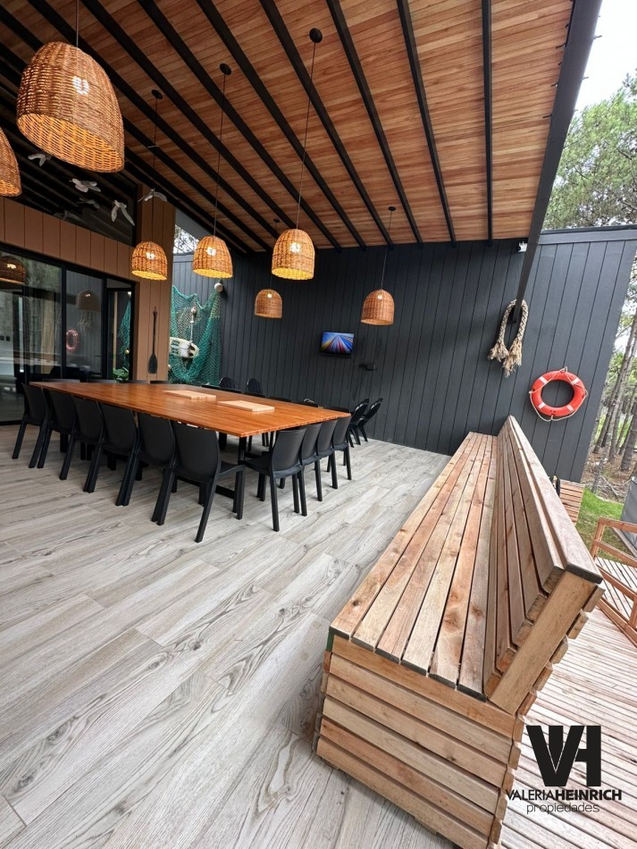 Casa Villarobles. Cerca Pinamar y Costa Esmeralda. Con salida al mar. 20 pax. ALQUILER. 6 DORM