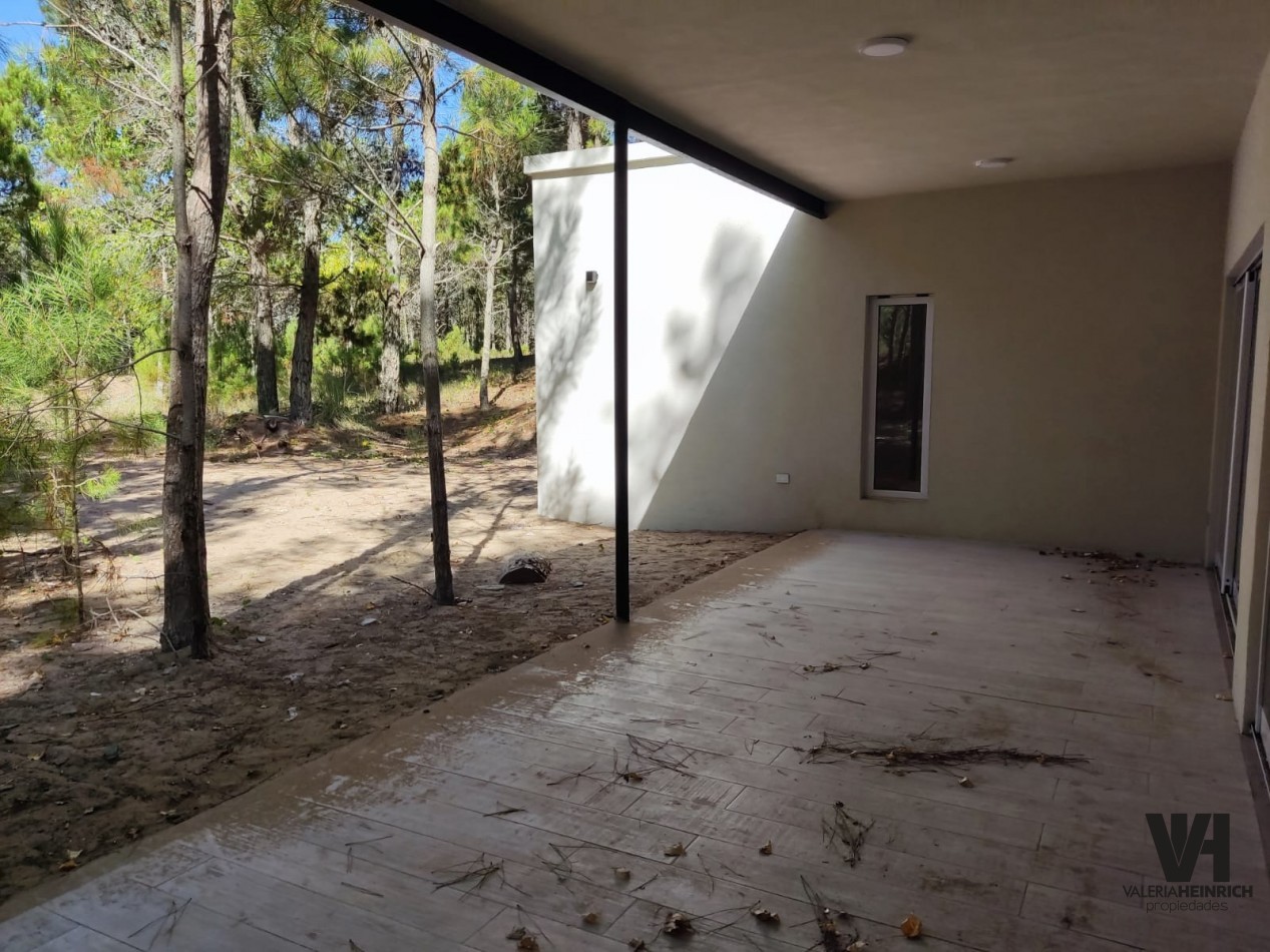 Casa en Venta en Villa Robles cerca de Pinamar y Costa Esmeralda. barrio cerrado