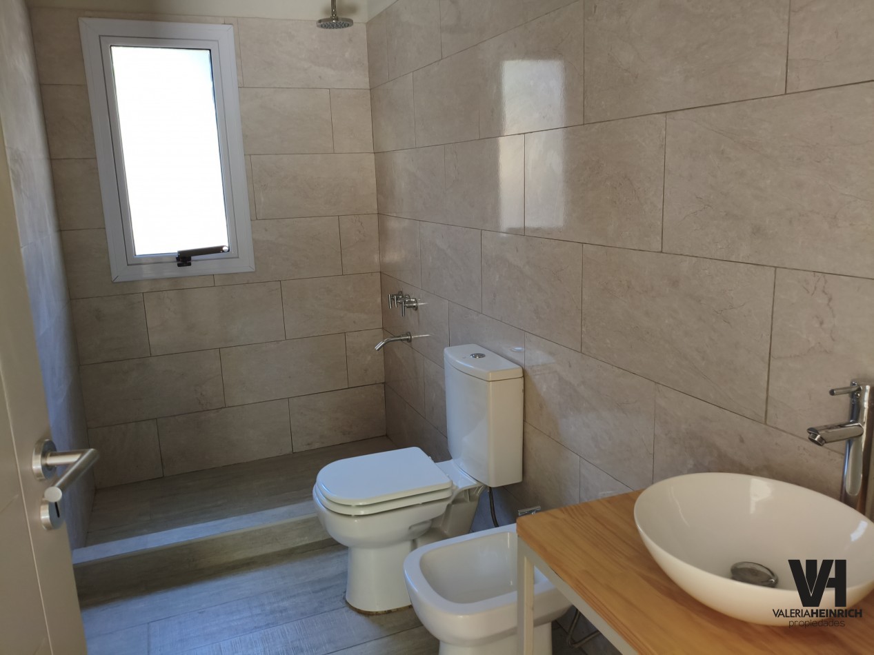Casa en Venta en Villa Robles cerca de Pinamar y Costa Esmeralda. barrio cerrado