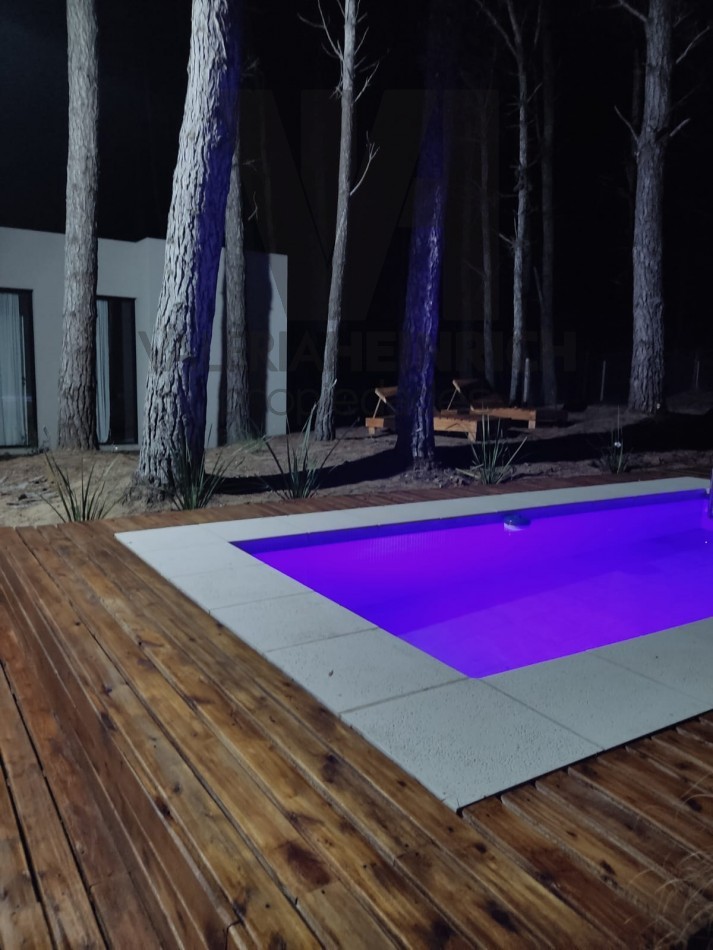 Alquiler y Venta Casa Villarobles con piscina 6 pax. 