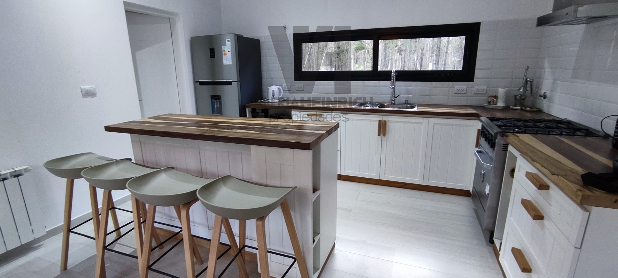 Alquiler y Venta Casa Villarobles con piscina 6 pax. 