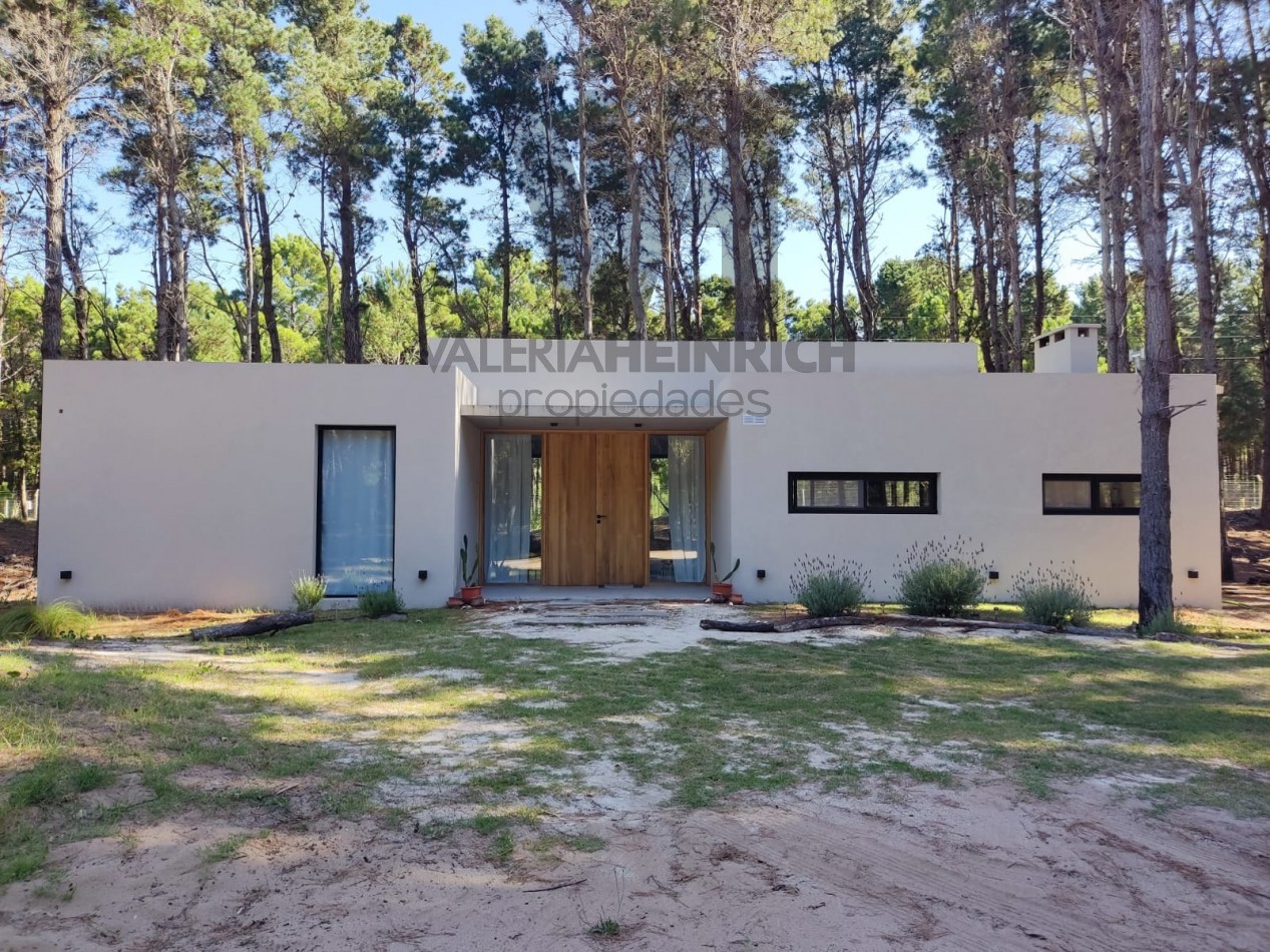 Alquiler y Venta Casa Villarobles con piscina 6 pax. 