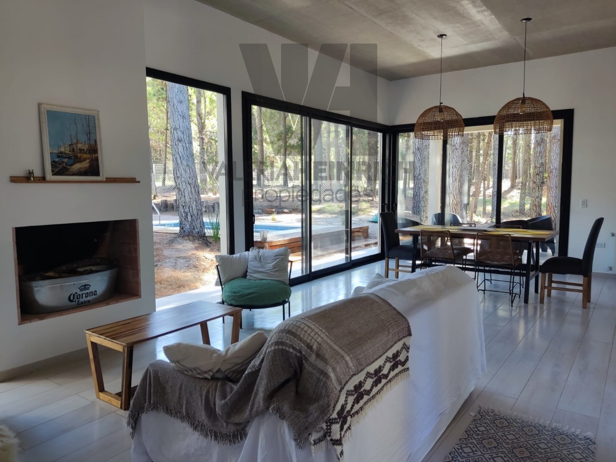 Alquiler y Venta Casa Villarobles con piscina 6 pax. 