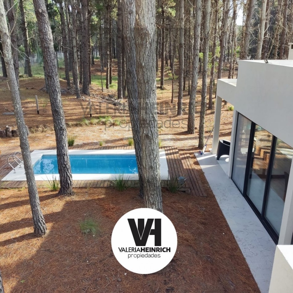 Alquiler y Venta Casa Villarobles con piscina 6 pax. 