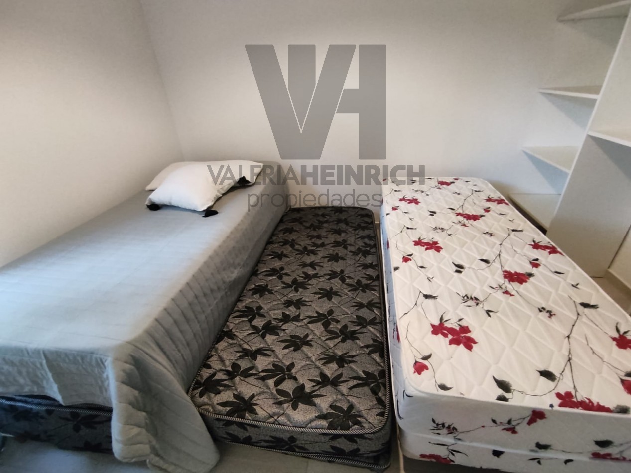 Alquiler y Venta Casa Villarobles con piscina 6 pax. 