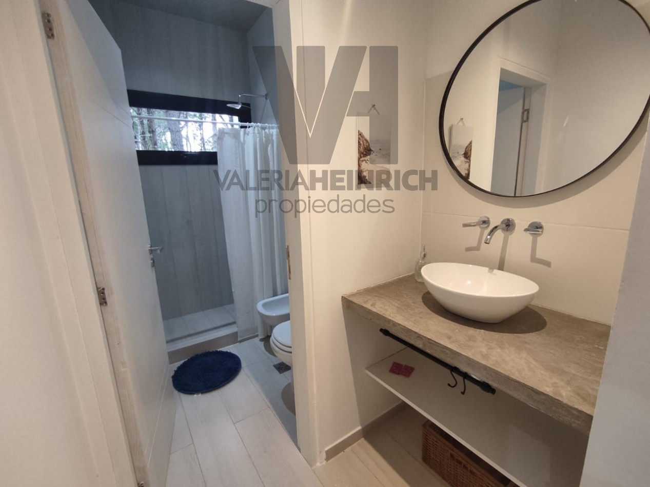 Alquiler y Venta Casa Villarobles con piscina 6 pax. 
