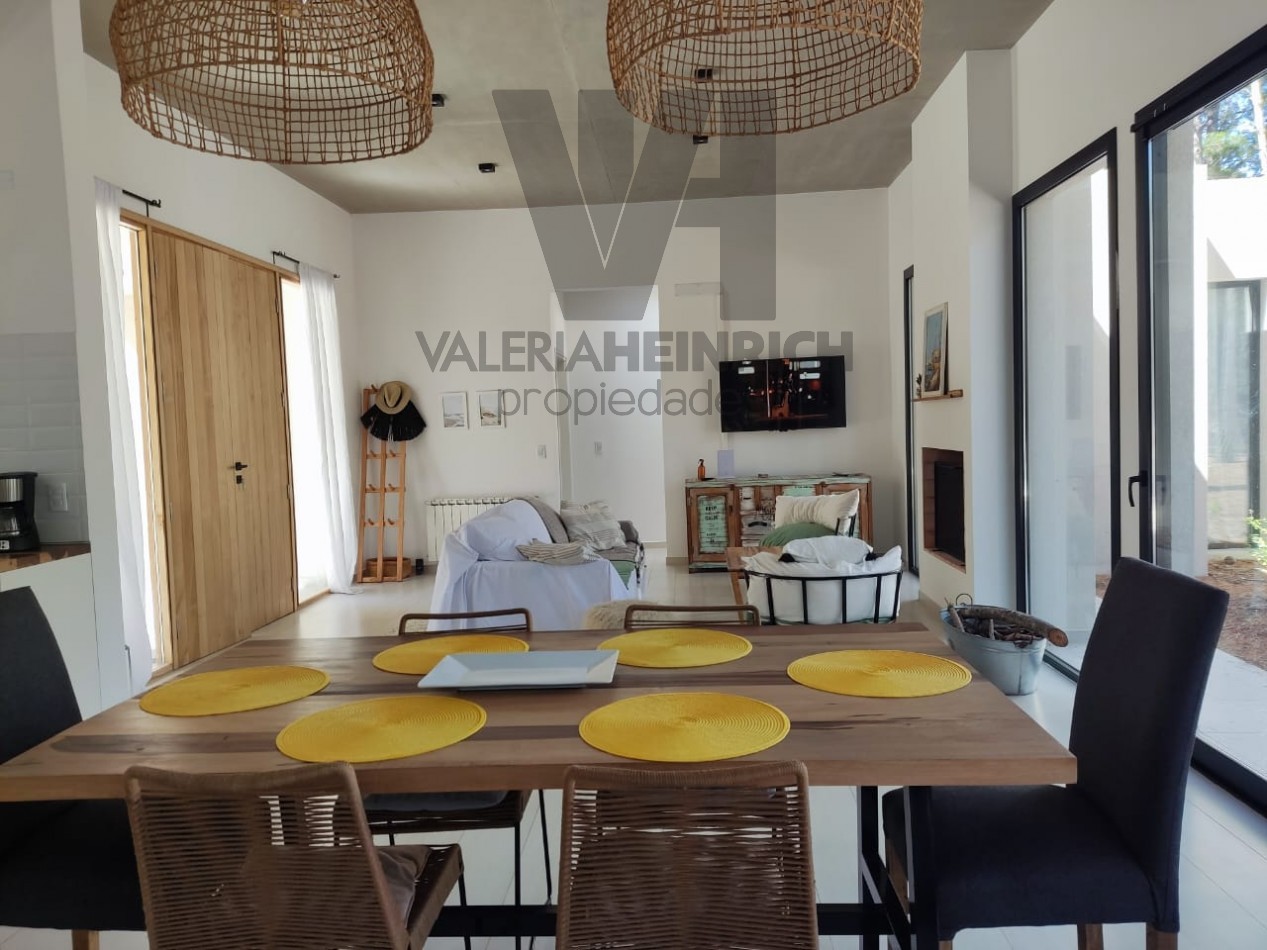 Alquiler y Venta Casa Villarobles con piscina 6 pax. 