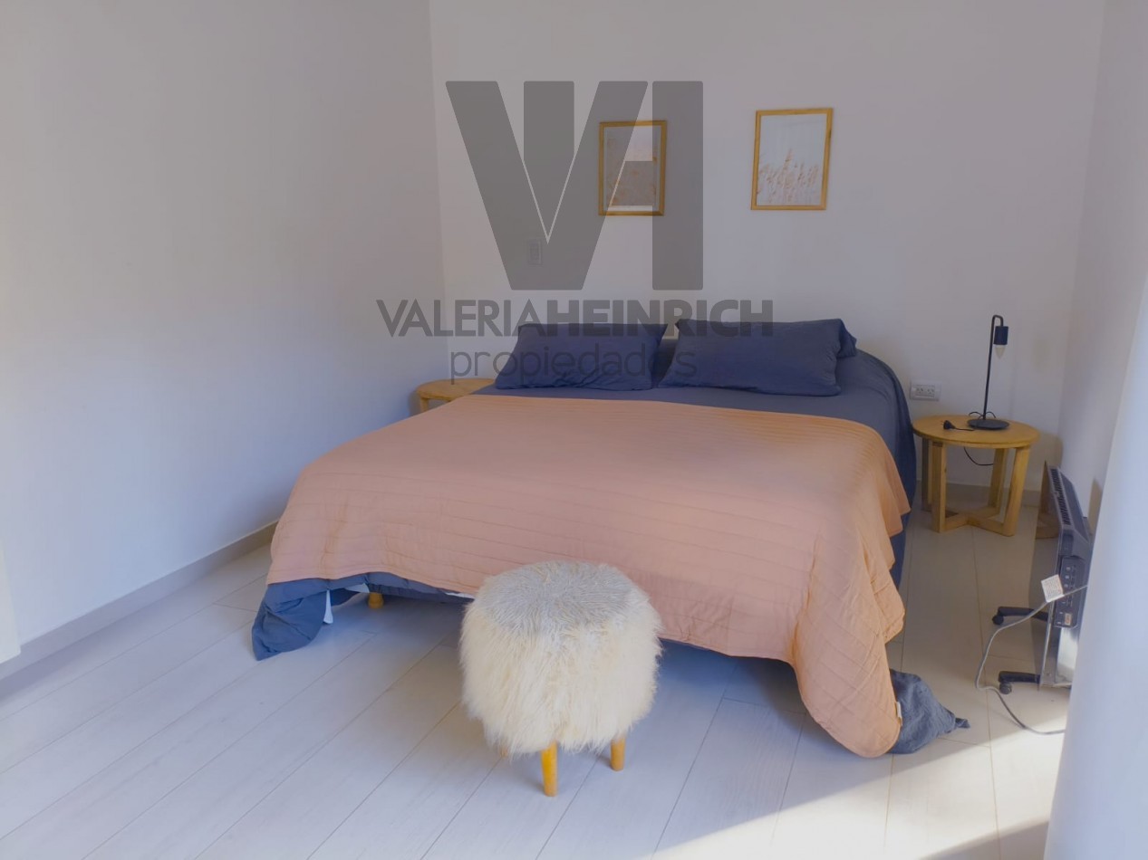 Alquiler y Venta Casa Villarobles con piscina 6 pax. 
