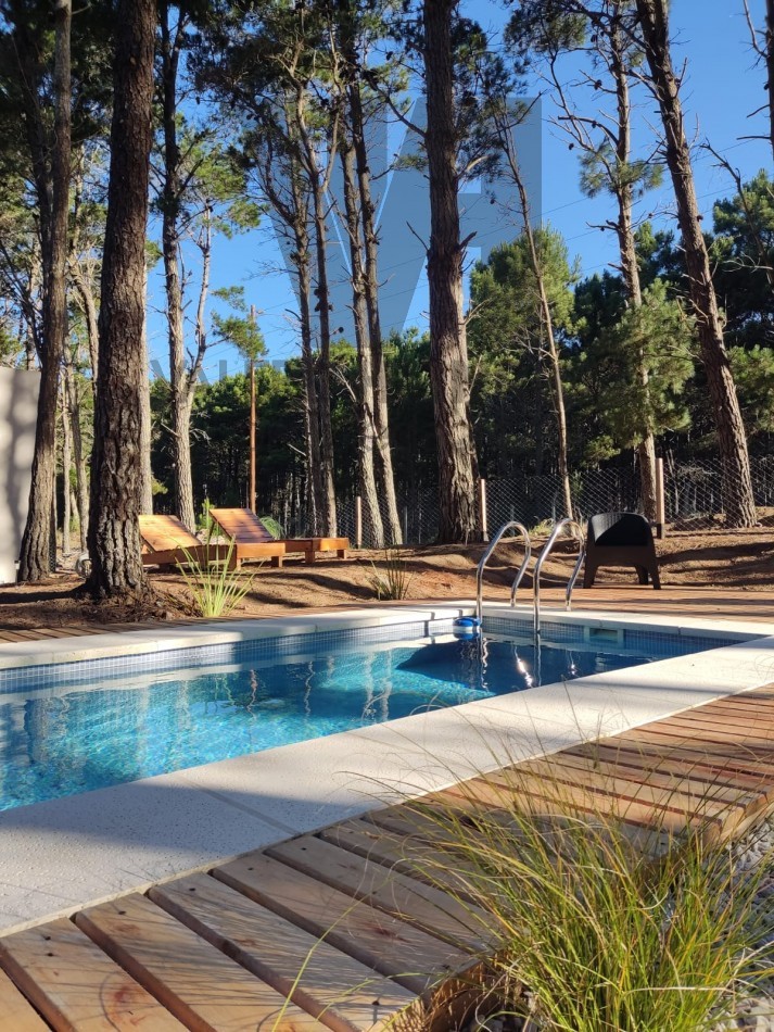 Alquiler y Venta Casa Villarobles con piscina 6 pax. 