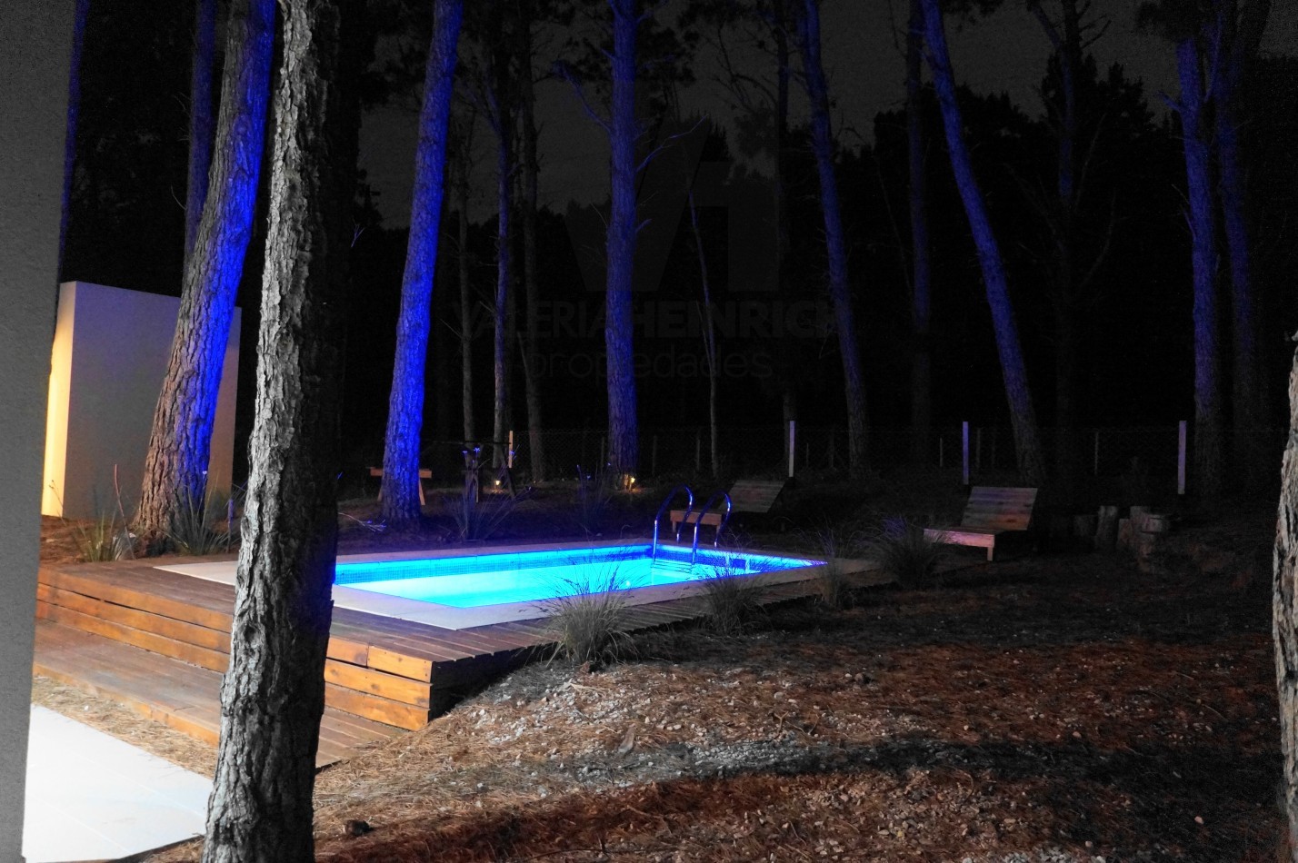 Alquiler y Venta Casa Villarobles con piscina 6 pax. 