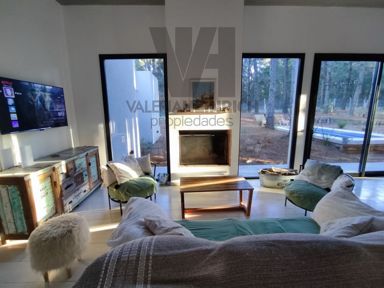 Alquiler y Venta Casa Villarobles con piscina 6 pax. 