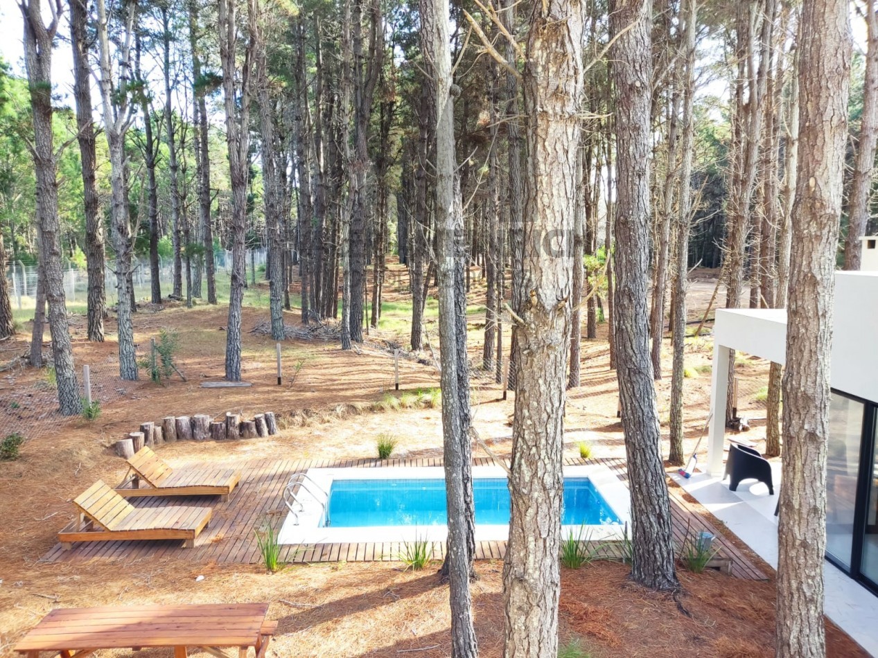 Alquiler y Venta Casa Villarobles con piscina 6 pax. 