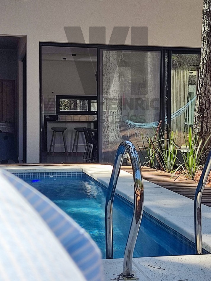 Alquiler y Venta Casa Villarobles con piscina 6 pax. 