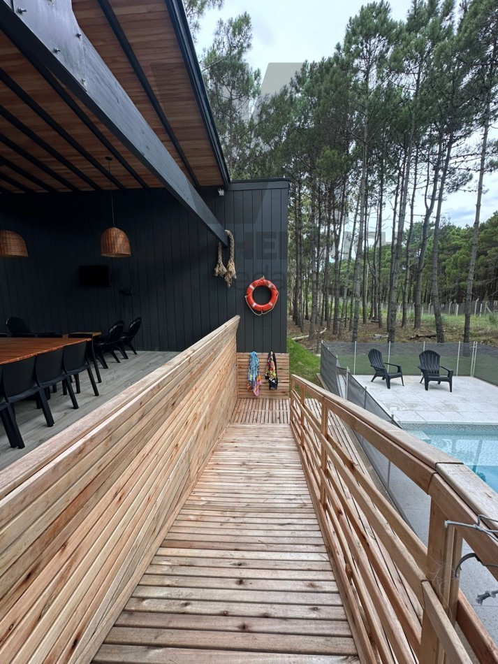 Casa Villarobles. Cerca Pinamar y Costa Esmeralda. Con salida al mar. 20 pax. ALQUILER. 6 DORM