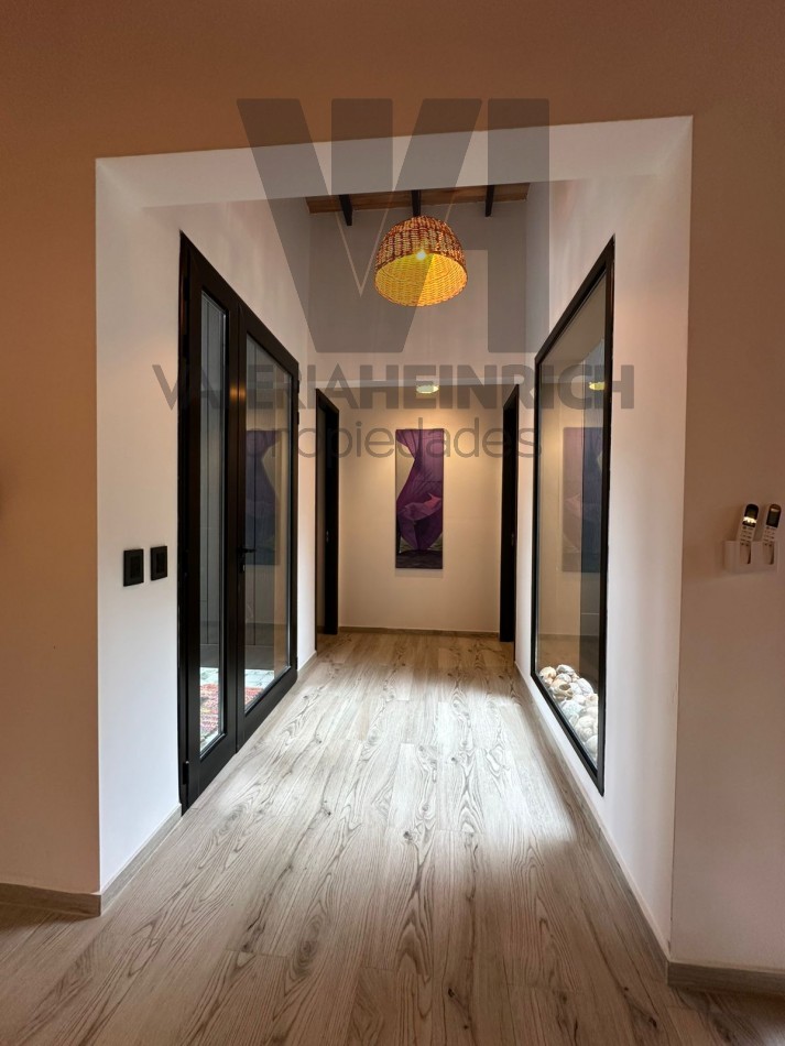 Casa Villarobles. Cerca Pinamar y Costa Esmeralda. Con salida al mar. 20 pax. ALQUILER. 6 DORM