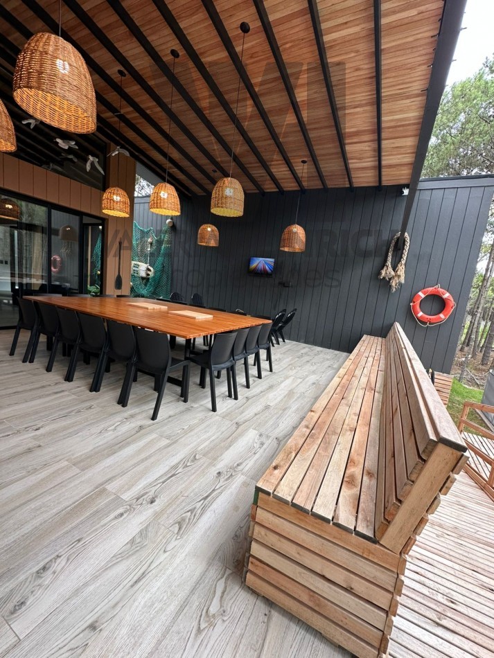 Casa Villarobles. Cerca Pinamar y Costa Esmeralda. Con salida al mar. 20 pax. ALQUILER. 6 DORM