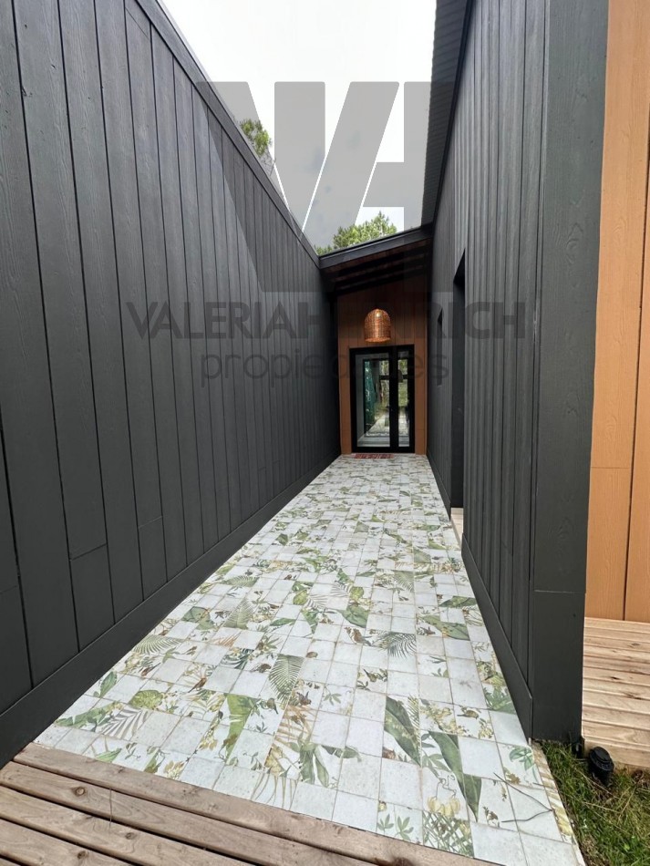 Casa Villarobles. Cerca Pinamar y Costa Esmeralda. Con salida al mar. 20 pax. ALQUILER. 6 DORM