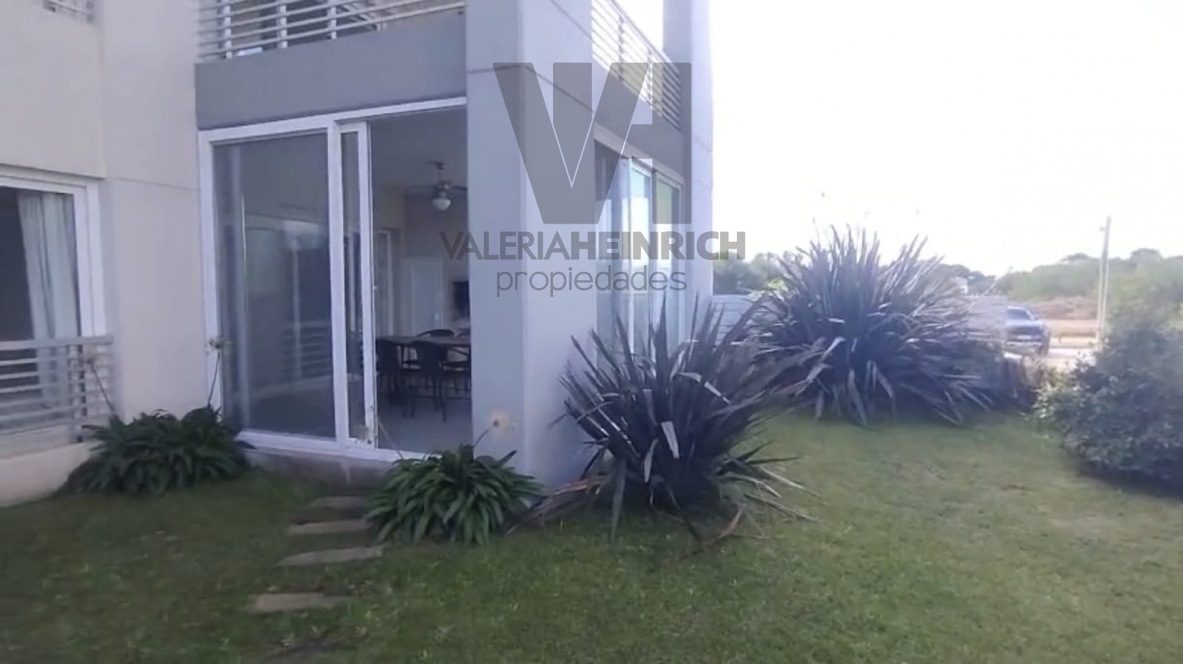 Alquiler departamento Costa Esmeralda PB parrilla galeria cerrada 