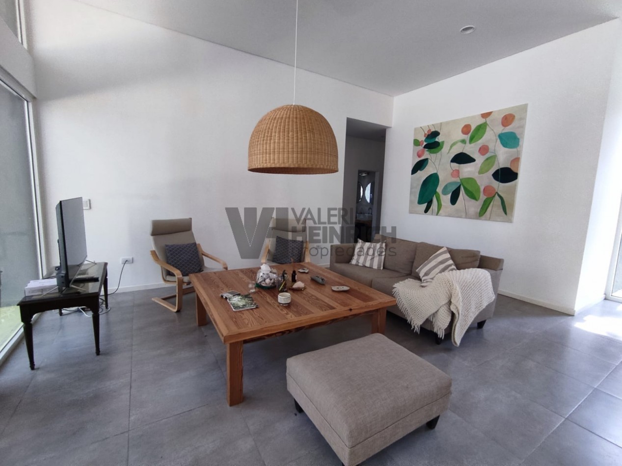 Venta casa Villarobles Pinamar  4 dorm.