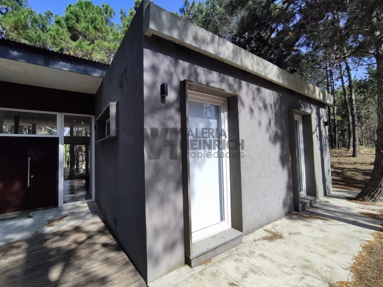 Venta casa Villarobles Pinamar  4 dorm.