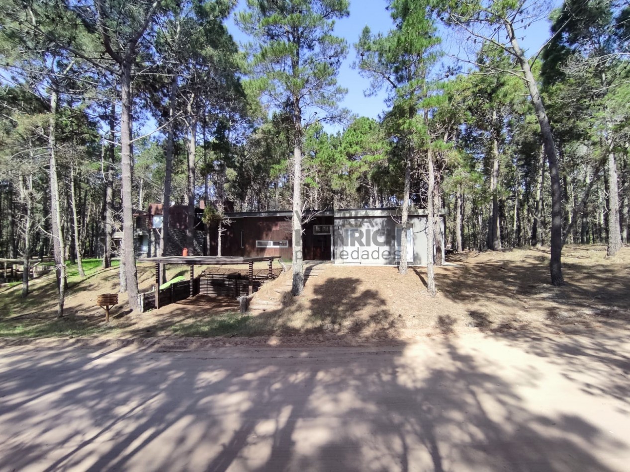 Venta casa Villarobles Pinamar  4 dorm.