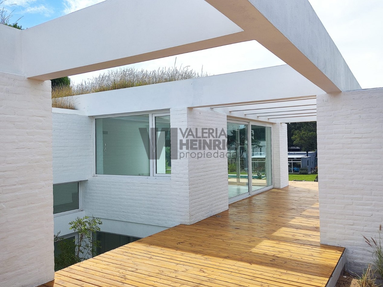 CASA EN VENTA COSTA ESMERALDA SEND 3 DISEÑO 