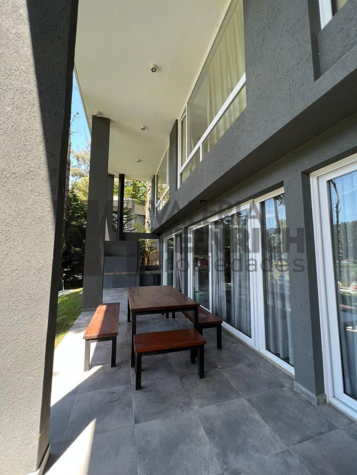 Venta casa Villarobles sobre laguna Albatros 