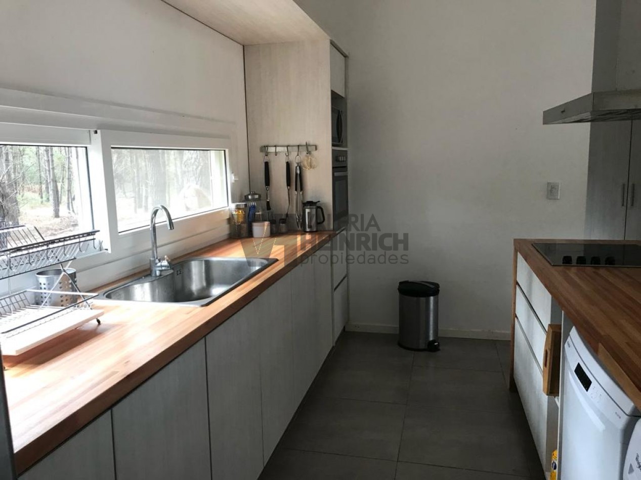 Venta casa Villarobles Pinamar  4 dorm.