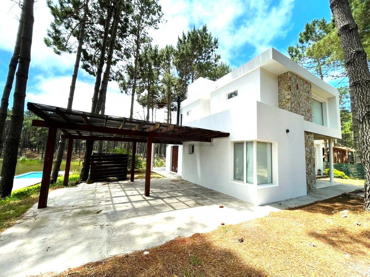CASA EN VENTA VILLA ROBLES LAGUNA ALBATROS