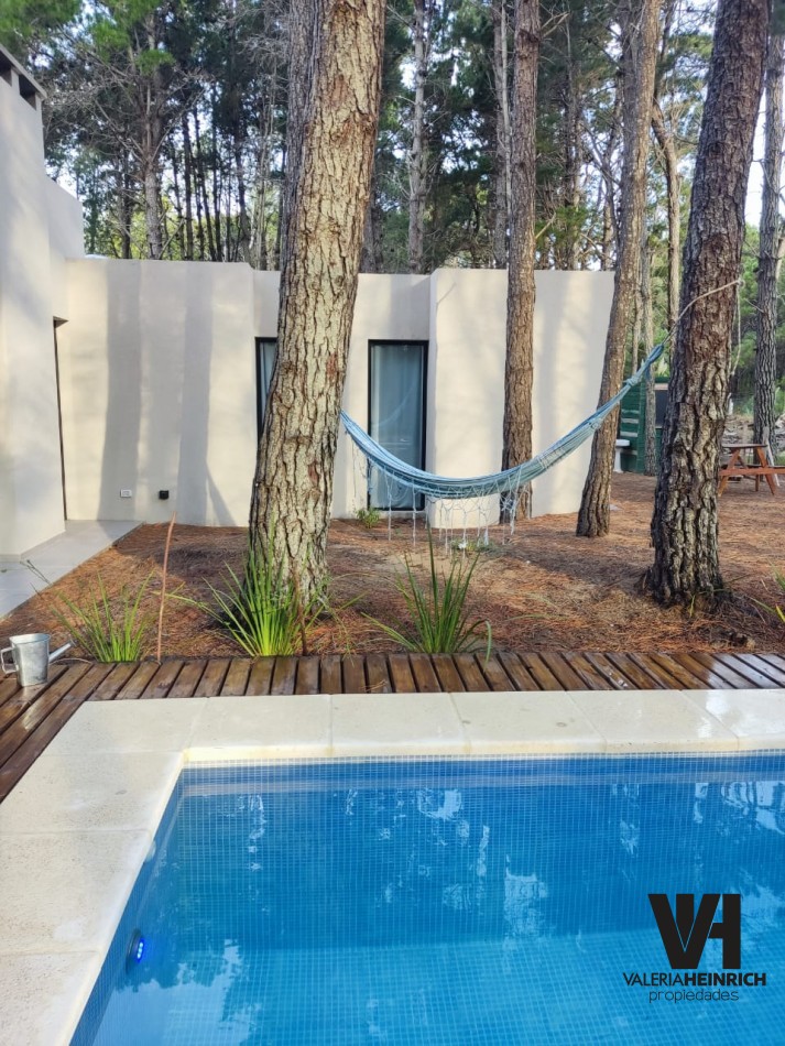 Alquiler y Venta Casa Villarobles con piscina 6 pax. 