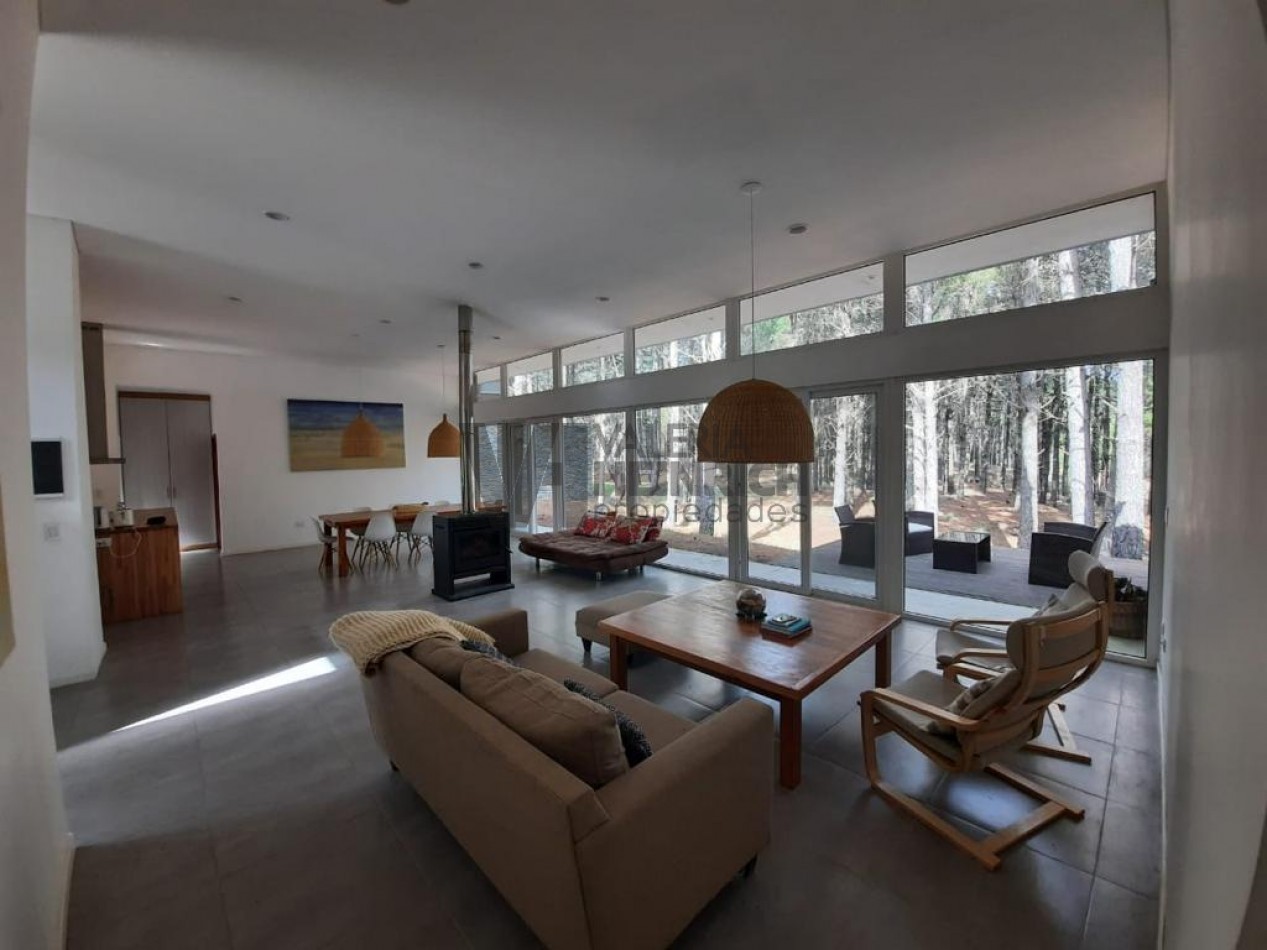 Venta casa Villarobles Pinamar  4 dorm.