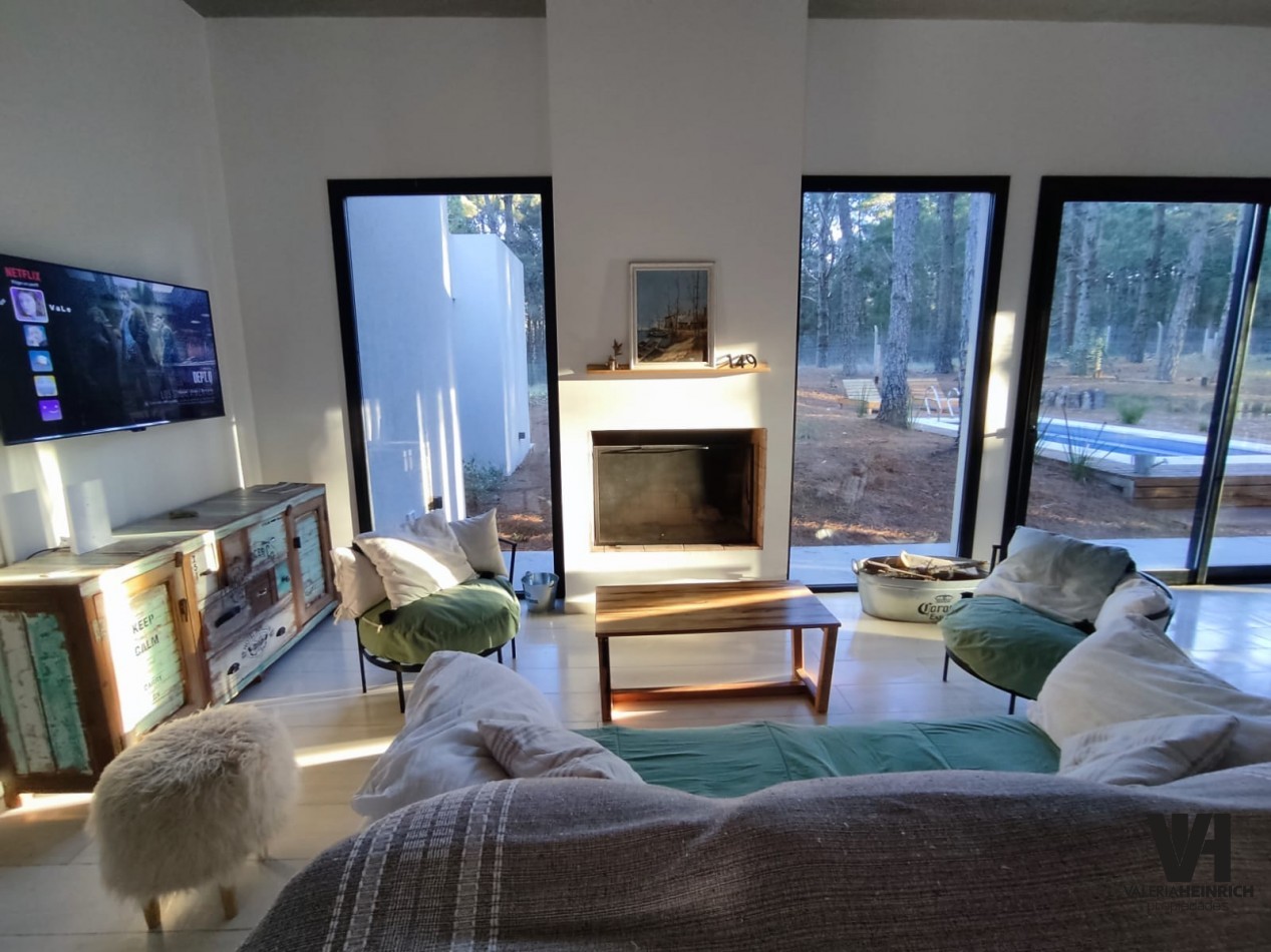 Alquiler y Venta Casa Villarobles con piscina 6 pax. 