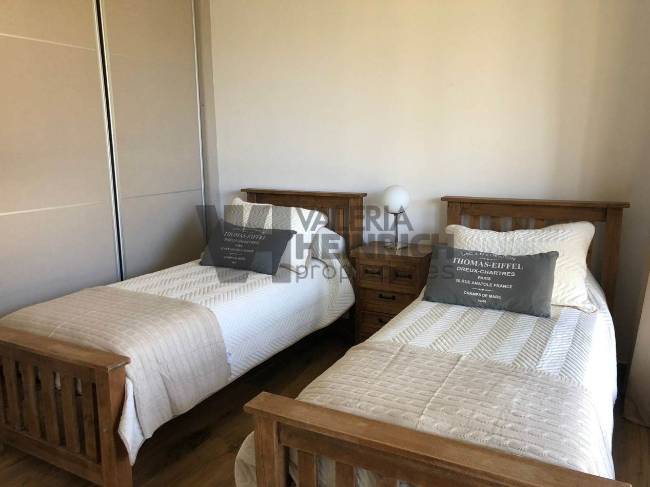 Venta casa Villarobles sobre laguna Albatros 