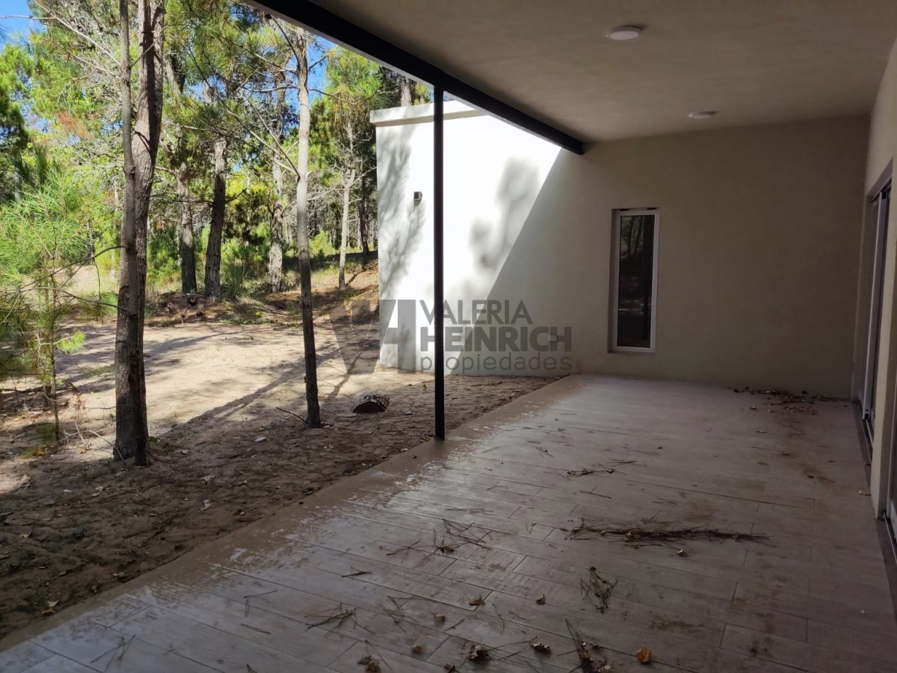 Casa en alquiler en Villa Robles cerca de Pinamar y Costa Esmeralda. barrio cerrado Villarobles