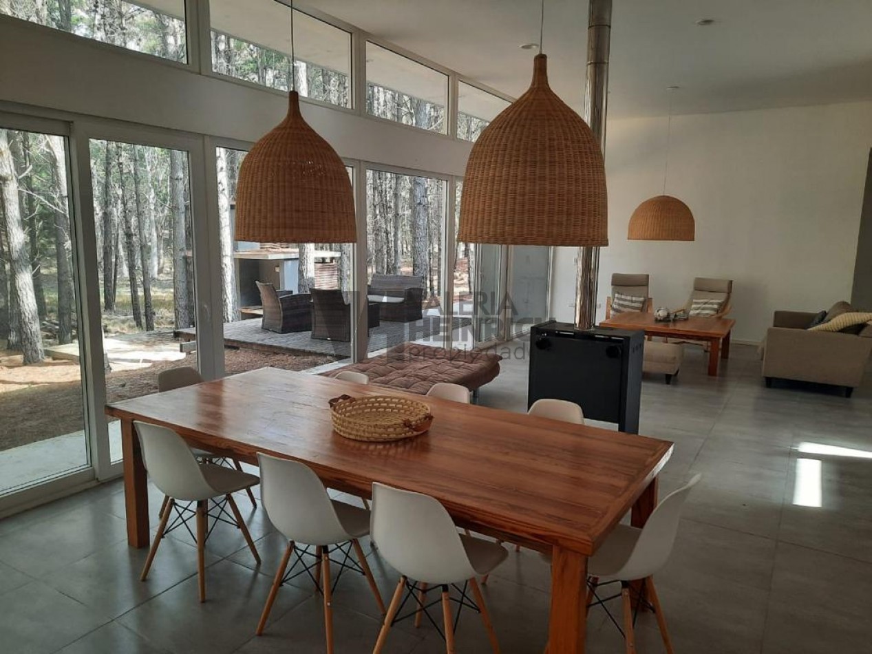 Venta casa Villarobles Pinamar  4 dorm.