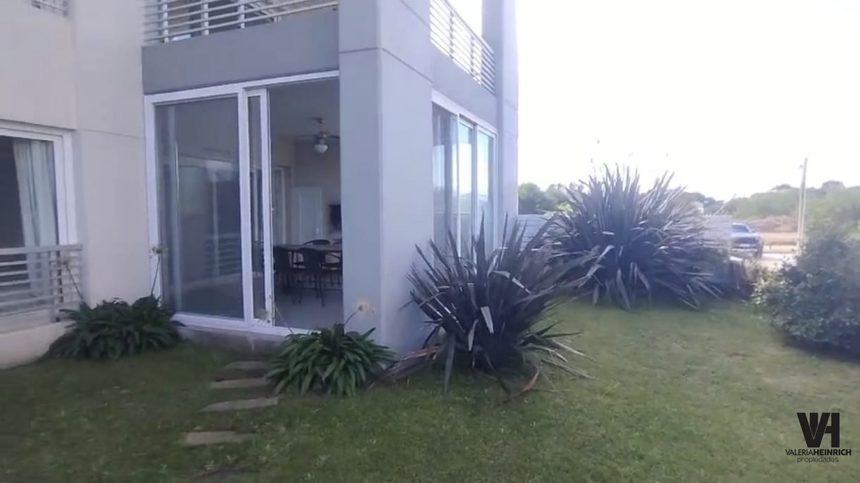 Alquiler departamento Costa Esmeralda PB parrilla galeria cerrada 