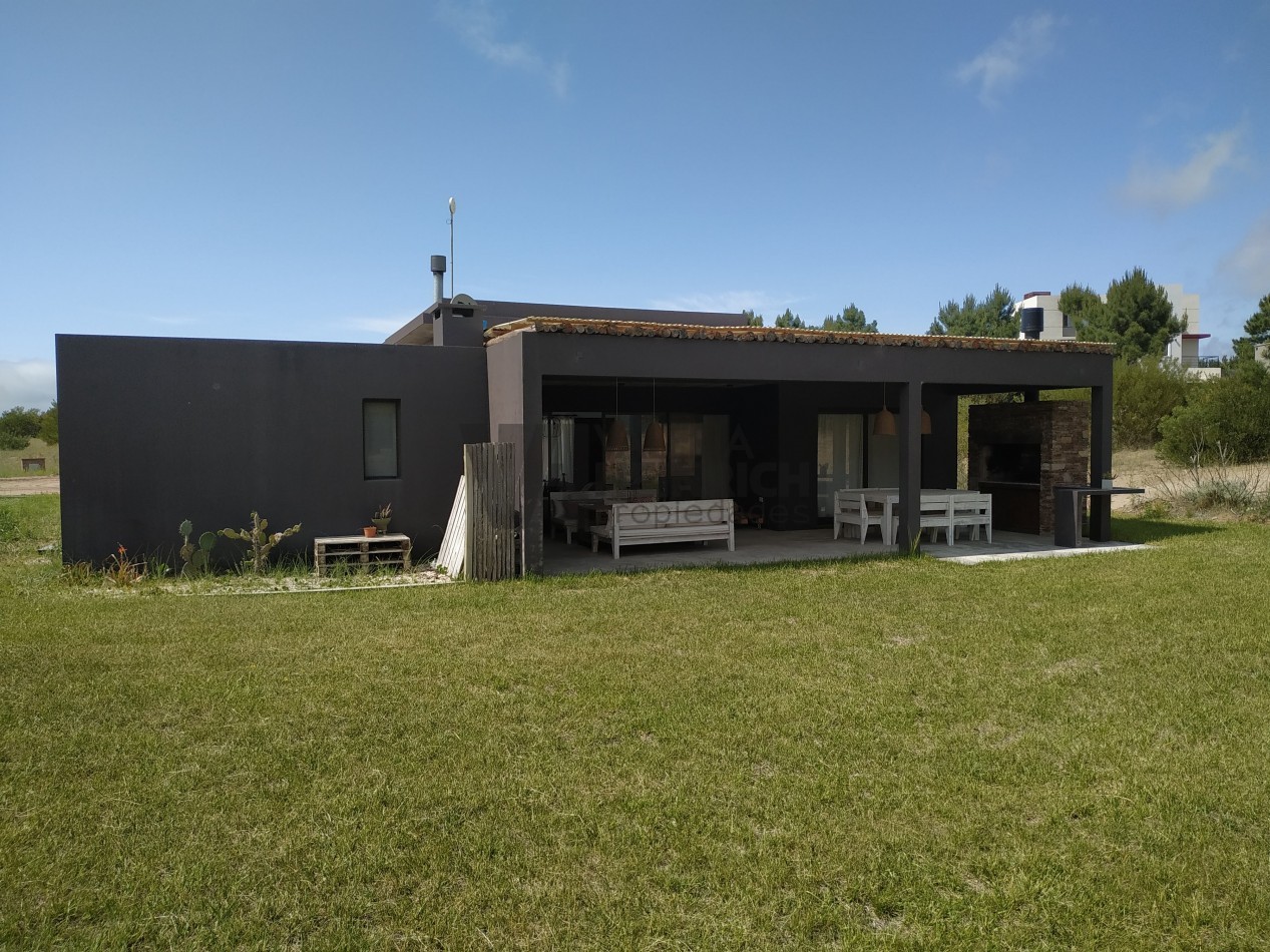 Venta casa Costa Esmeralda Ecuestre fondo libre 2 dorm