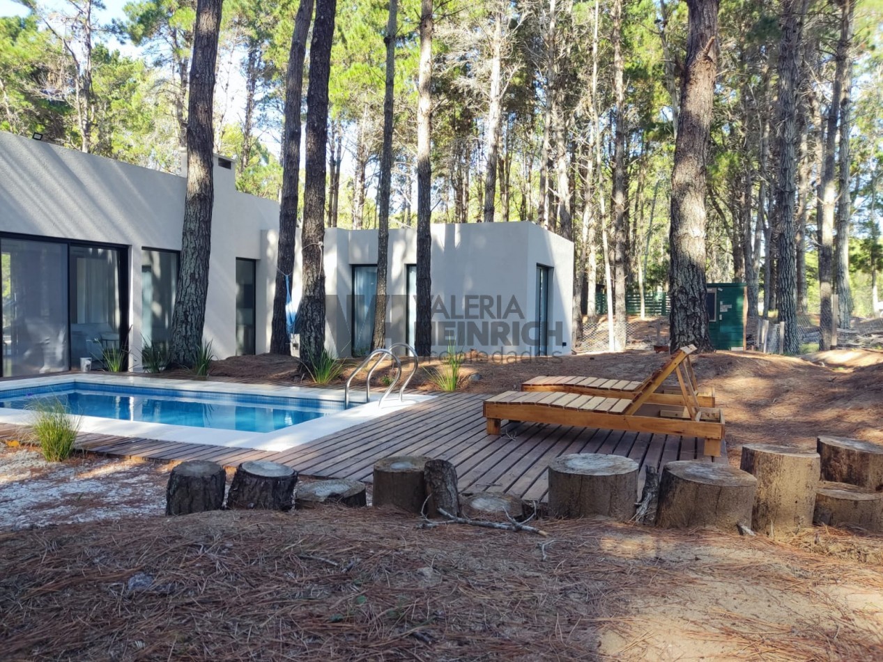 Alquiler y Venta Casa Villarobles con piscina 6 pax