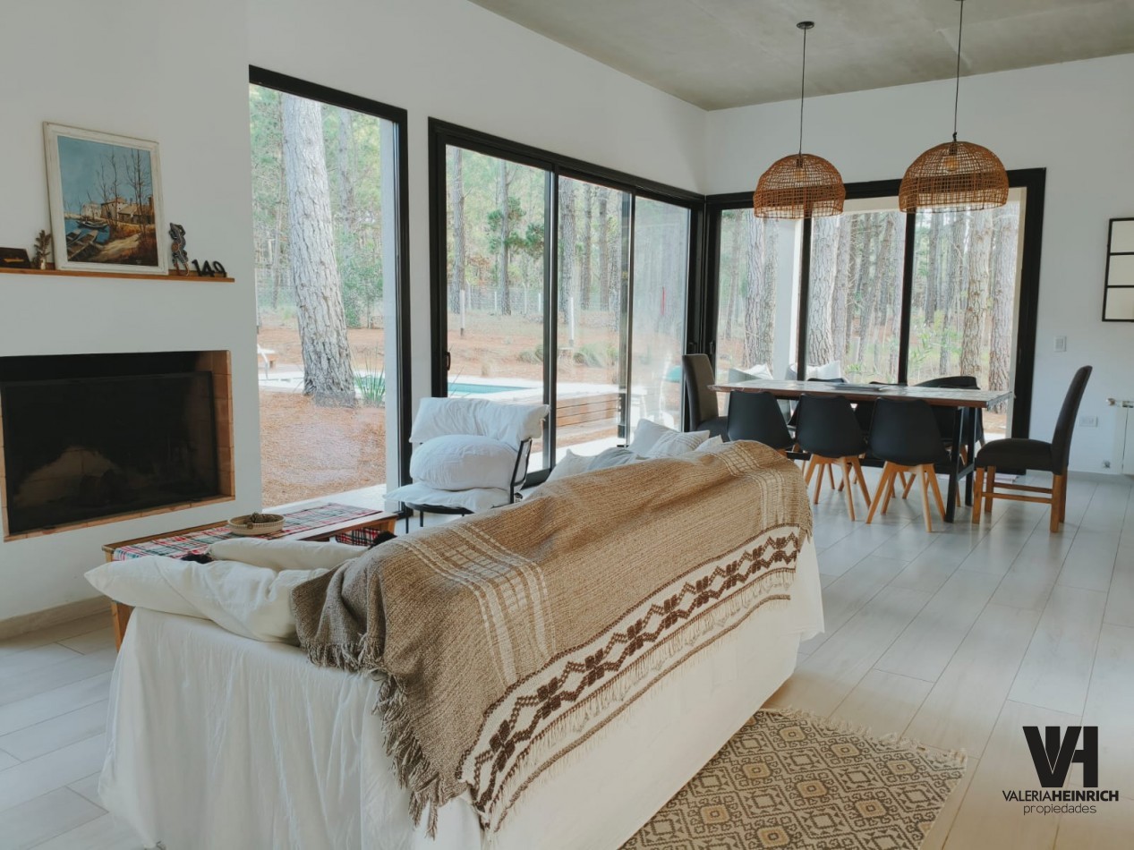 Alquiler y Venta Casa Villarobles con piscina 6 pax. 