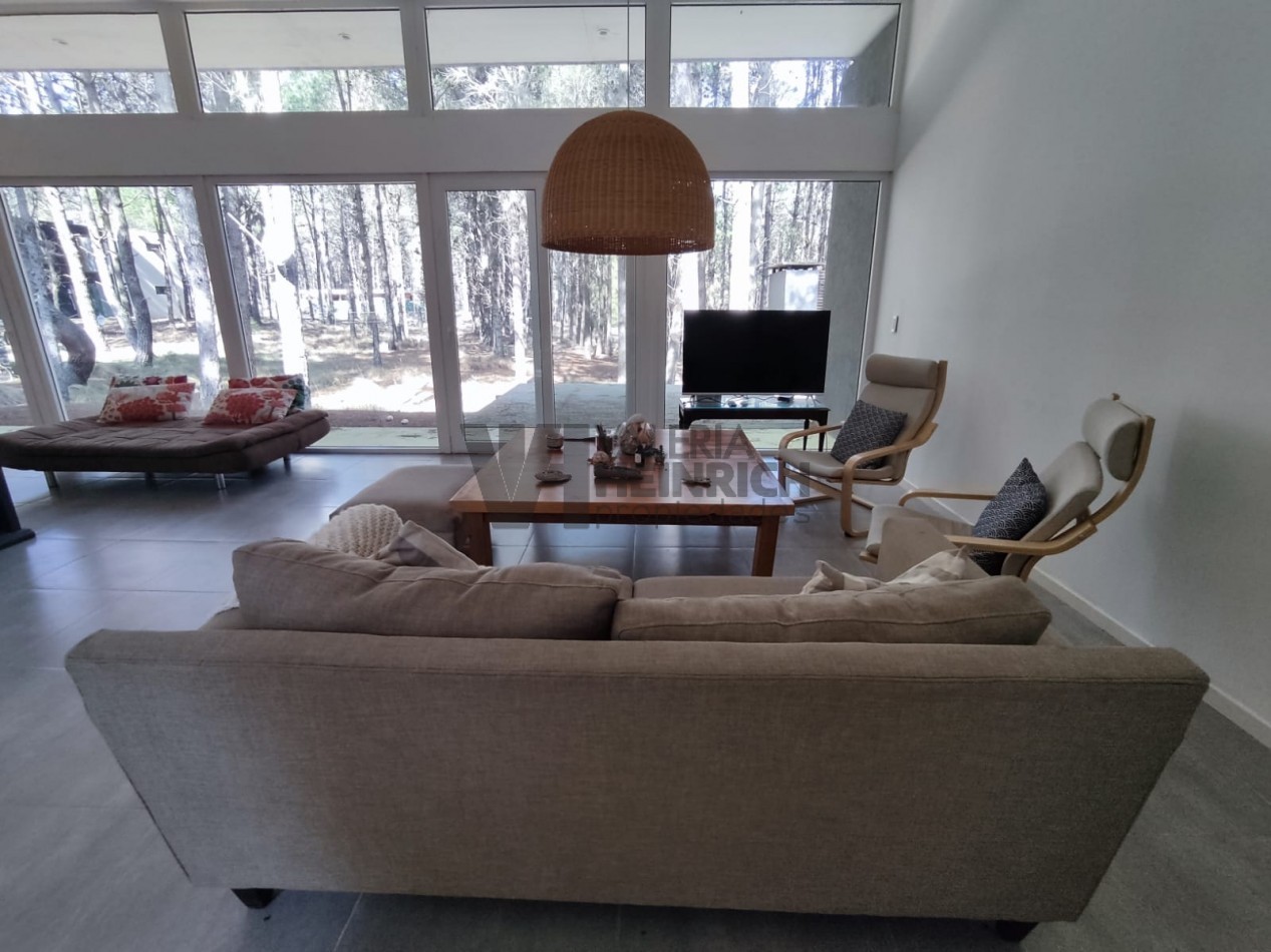 Venta casa Villarobles Pinamar  4 dorm.