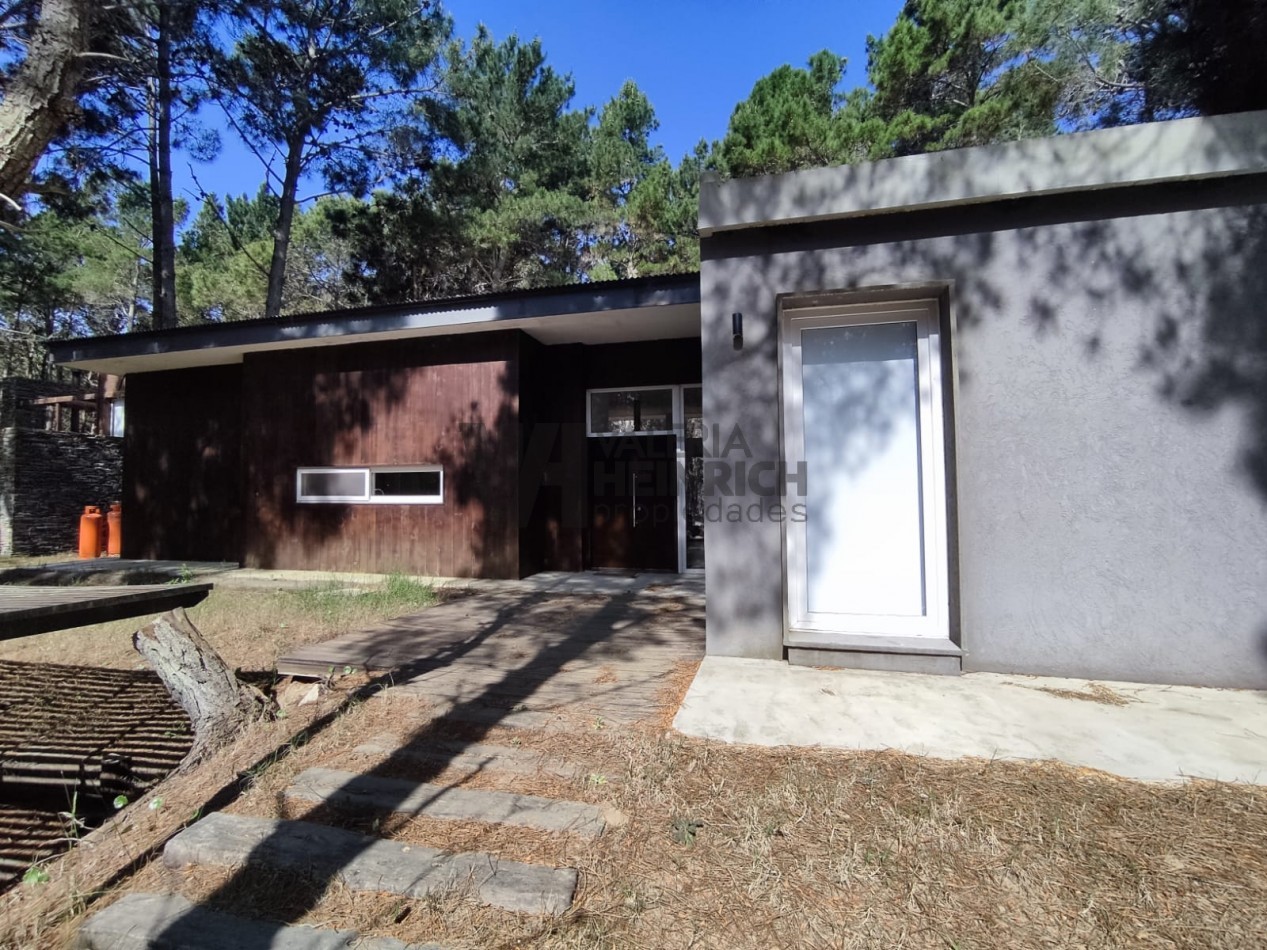 Venta casa Villarobles Pinamar  4 dorm.