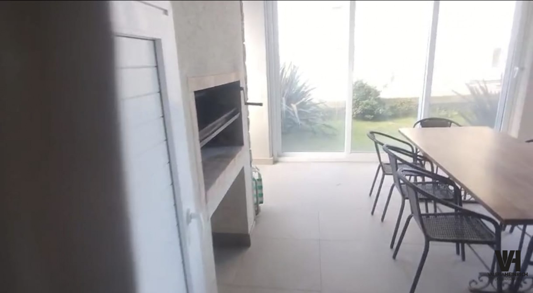 Alquiler departamento Costa Esmeralda PB parrilla galeria cerrada 