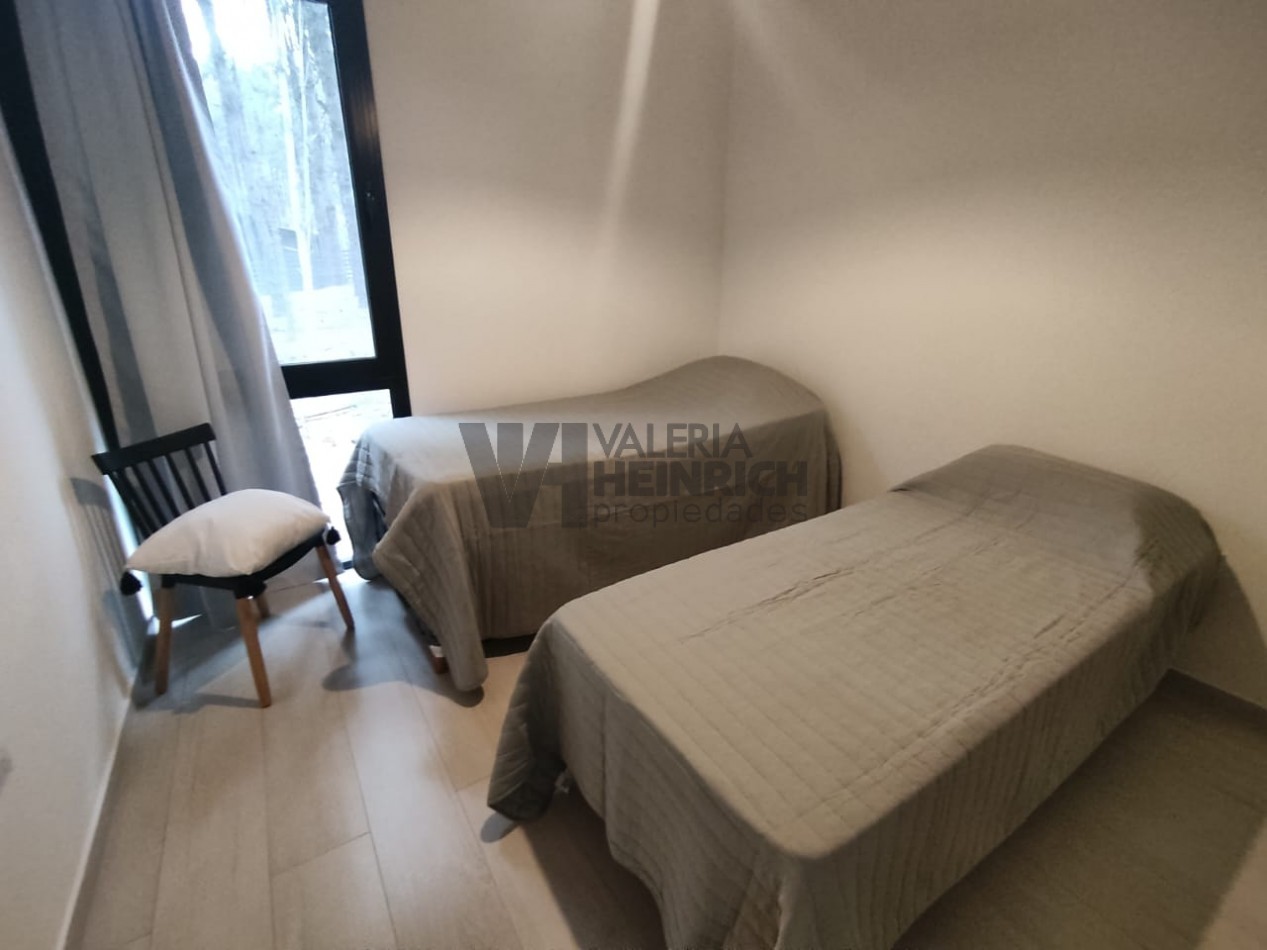 Alquiler y Venta Casa Villarobles con piscina 6 pax