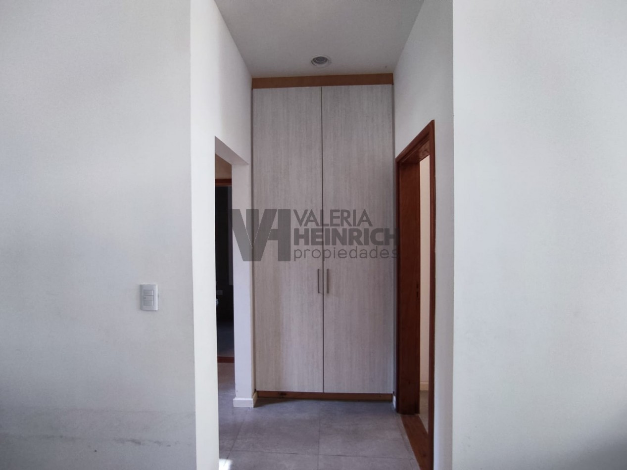 Venta casa Villarobles Pinamar  4 dorm.