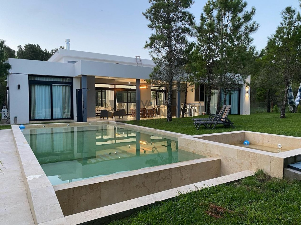 Venta casa Villarobles Serena 4 dorm. piscina