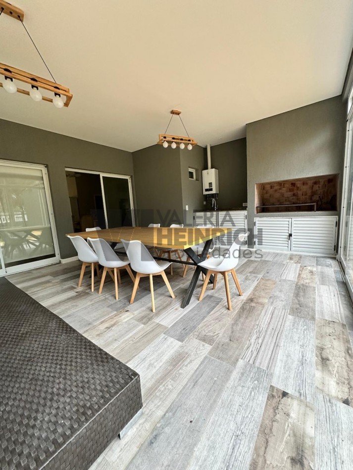 Venta casa en Costa Esmeralda 
